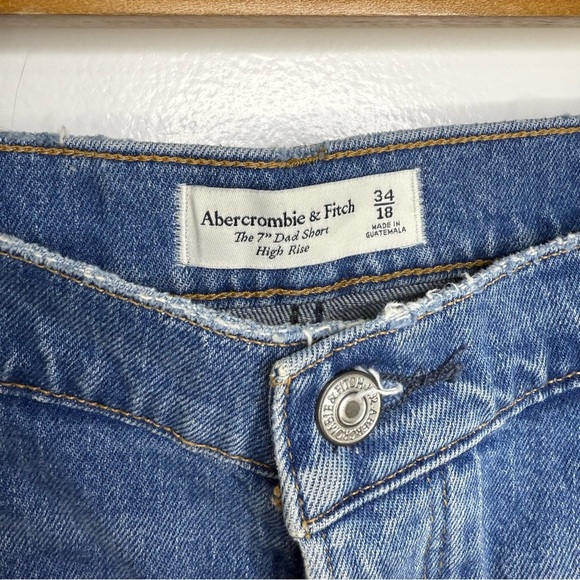 ABERCROMBIE The 7” High Rise Dad Denim Shorts - Picture 4 of 5